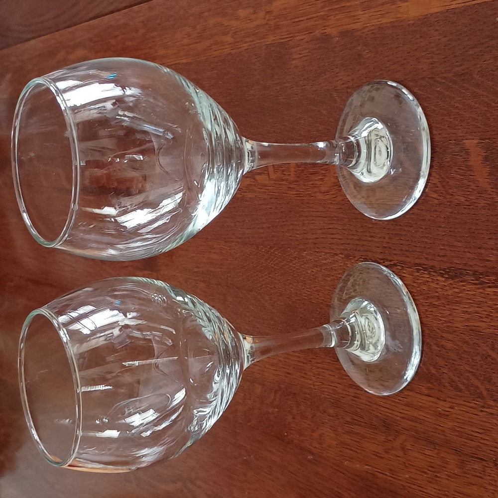 Set of 2 Libbey Red Wine Glasses (b520)